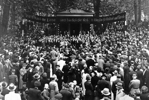 Kundgebung 1. Mai 1946 - Quelle Stadtmuseum